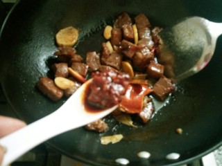 17、红烧牛肉炖土豆,一汤勺豆瓣。