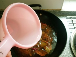 20、红烧牛肉炖土豆,一次性加够水,