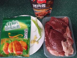 1、酱烤羊肉串,备好食材