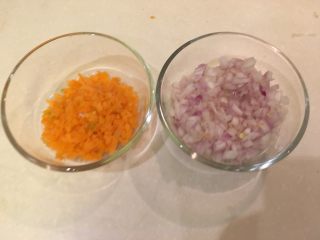 8、糖醋小肉球,切好喽！