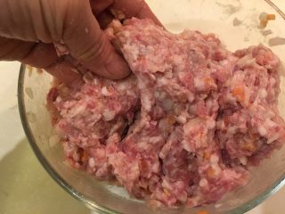 13、糖醋小肉球,好吧！手也下去了！