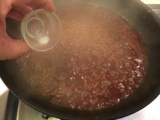 25、糖醋小肉球,加进糖醋汁里勾芡