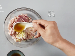 5、火锅店的酥肉吃不够?在家也能做的美味零食,1汤匙料酒