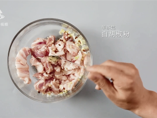 8、火锅店的酥肉吃不够?在家也能做的美味零食,半茶匙白胡椒粉