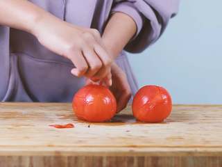 3、番茄芝士锅,番茄去皮