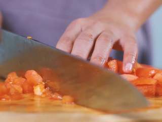 4、番茄芝士锅,番茄切丁