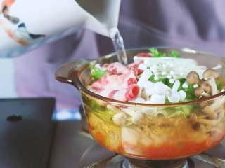 8、番茄芝士锅,加水煮开