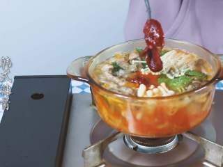 10、番茄芝士锅,加入韩式辣酱