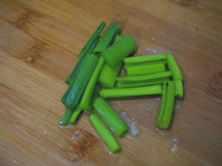 9、青椒炒鸡爪,蒜苗