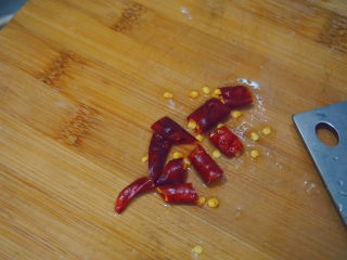 11、青椒炒鸡爪,干辣椒