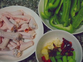 12、青椒炒鸡爪,这样前期就准备好啦～