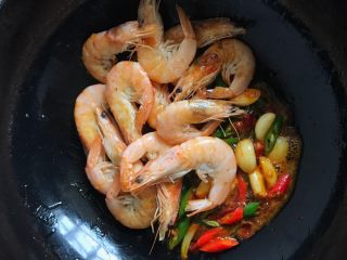 11、香辣虾,虾放进去翻炒