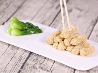 19、芝麻鱼条,炸好了,摆盘咯,可以搭配一点青菜
