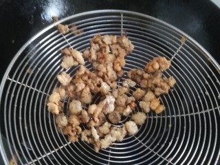 18、桂花香菇牛肉油辣酱  下饭神器,捞出鸡油渣