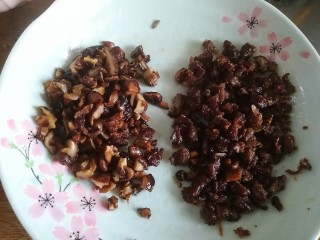 22、桂花香菇牛肉油辣酱  下饭神器,过了油的牛肉粒和香菇丁