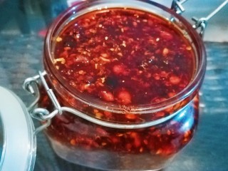 33、桂花香菇牛肉油辣酱  下饭神器,放凉后装入可以密封的玻璃瓶，500毫升的瓶子装的满满的????????