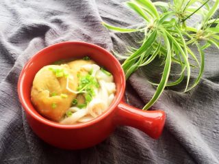 14、油豆腐塞肉,这样一道可当菜亦可做汤的家常菜就完成了，是不是非常简单。