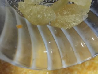 11、南瓜小米粥,煮粥时间还剩15分钟时放入冰糖