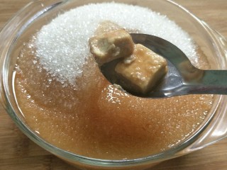 3、中式点心#潮汕腐乳饼#,这个就是红腐乳,网上和超市均有售