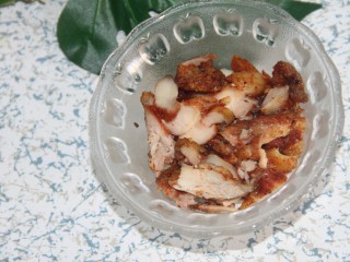 2、幸福便当~沙拉烤肉拌饭,切块