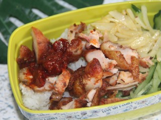 16、幸福便当~沙拉烤肉拌饭,韩国拌饭辣酱放一大勺