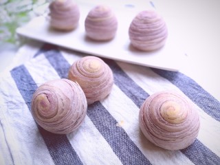 16、紫薯莲蓉蛋黄酥,美美哒！