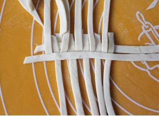 12、锦绣中华绣球塔,然后按图中所示，放上第二根。