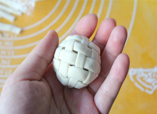 18、锦绣中华绣球塔,包好的绣球。