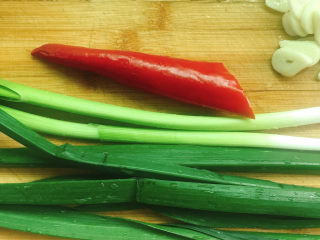 6、春笋炒腊肉,蒜苗洗干净