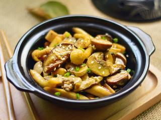 12、孜然菌菇煲,陈品