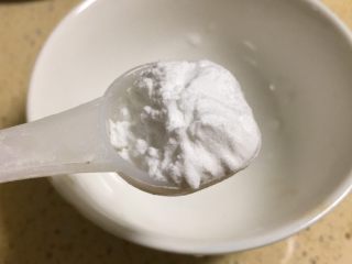 23、媳妇儿的手艺★老北京炸酱面,同时,准备一个碗,下淀粉4-5g