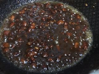 26、媳妇儿的手艺★老北京炸酱面,炒5分钟左右,就差不多了。下水淀粉。勾芡。