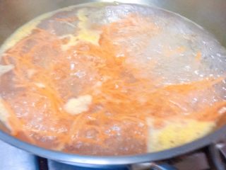 34、媳妇儿的手艺★老北京炸酱面,然后把胡萝卜焯一下,断生即可捞出