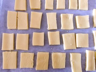 9、炉果,烤盘铺上油纸