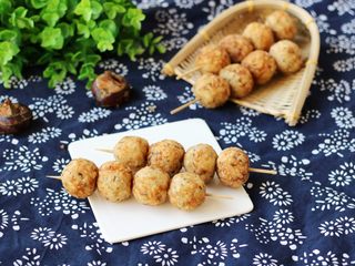 16、油炸糯米丸子,我家孩子能吃两串呢