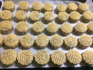 27、金秋玫瑰五仁月饼,一盘满满的