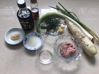 1、白萝卜煮,准备好材料