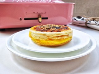 20、复刻街头美食~网厨第一个肉蛋堡,撒芝麻。