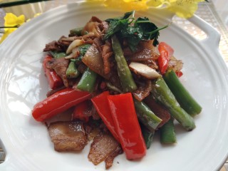 9、虎皮椒香小炒肉,一道麻香麻香的小炒肉就完成啦～????????