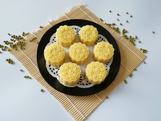 19、绿豆糕,装盘。