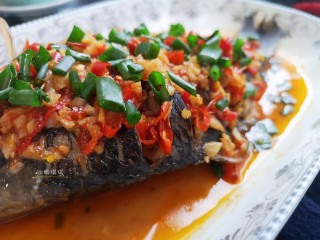 13、剁椒鲫鱼,看起来颜色艳丽就很有食欲哟！