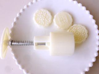 11、奶香绿豆糕（无油低糖版）,模具用的50g月饼模子