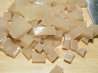 5、宫保魔芋,魔芋切丁。