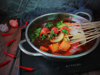 7、自制家庭串串火锅,花上十几分钟就可以做出超级美味的人气串