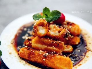 13、红糖年糕,比大街上卖的,好吃太多。看看它究竟有多酥松。