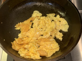 9、鸡蛋西红柿打卤面,中途要用铲子翻炒，煎好装出锅