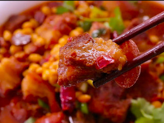 18、黄豆烧猪蹄,猪蹄非常的软糯，香味四溢