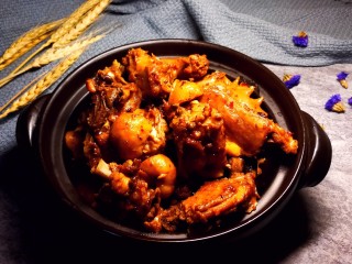 18、肾果烧鸡公,自然放压后完美入味的肾果烧鸡公就做好了。做做看吧，味道忘不了哦～