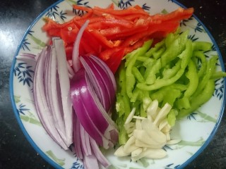 14、香辣鱿鱼须,所有辅料就准备好了