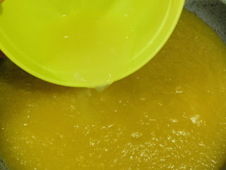 17、自制????苹果酱,加柠檬汁;